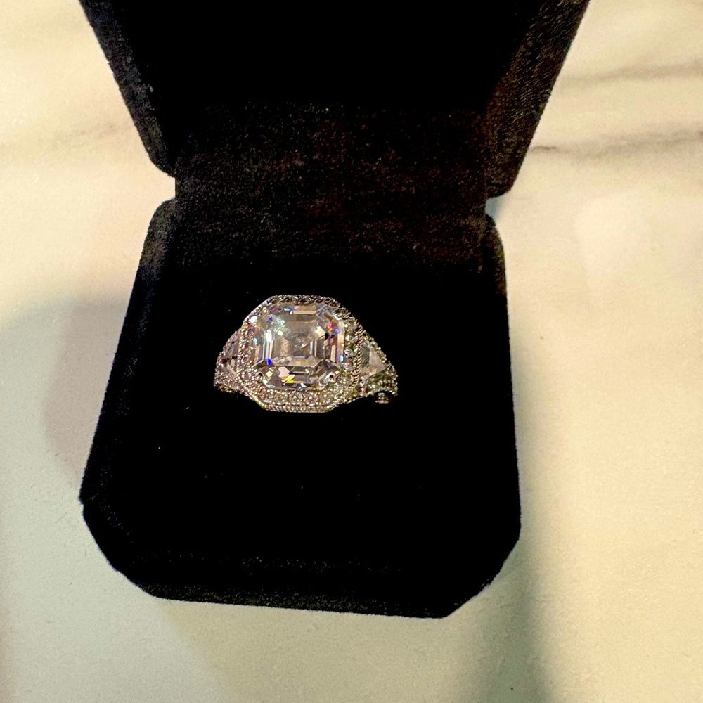 Elegant Silver Women's Ring